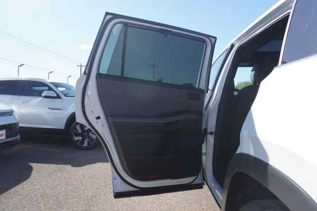 New 2027 Opal White Pearl Volkswagen 2.0T SEL image 24
