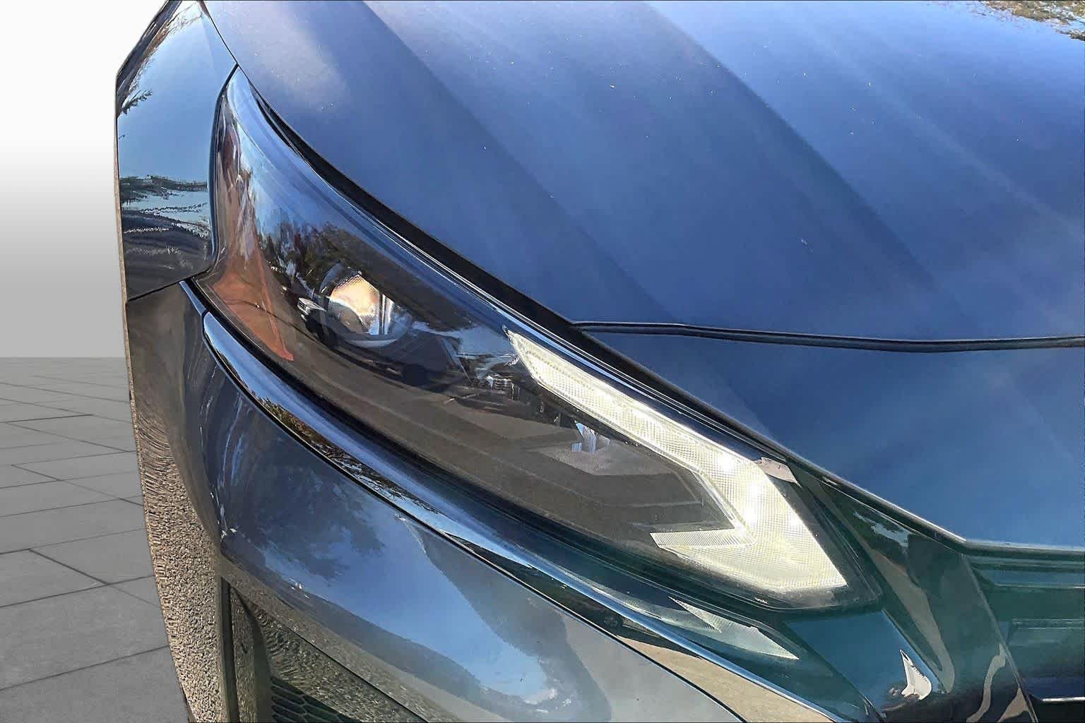 Used 2025 Garnet Pearl Metallic Nissan SV image 28