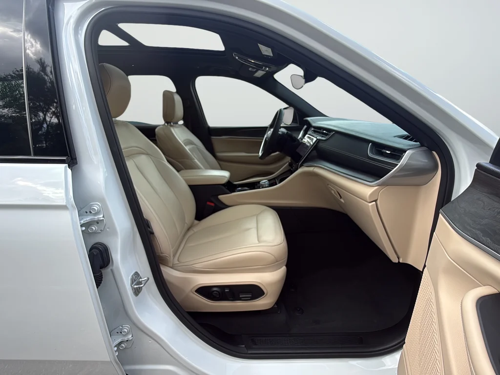 Used 2023 White Jeep Limited image 25
