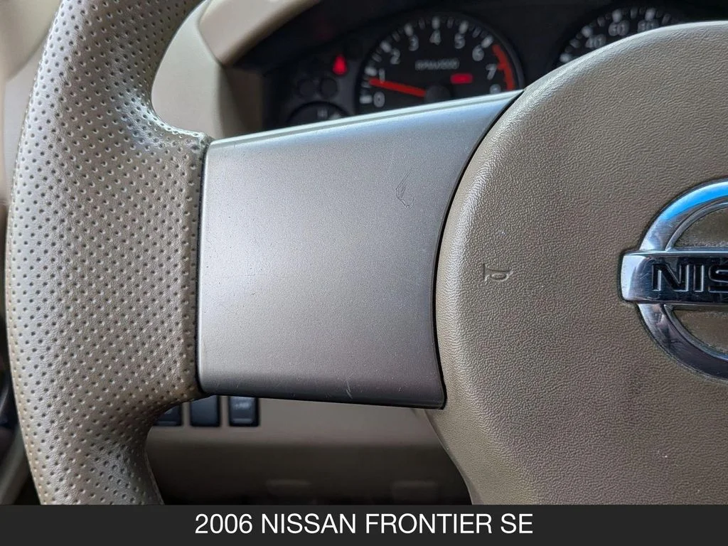 Used 2006 White Nissan SE image 17