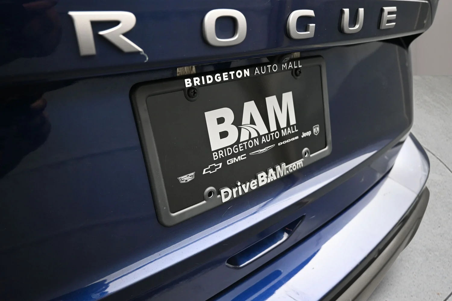 Used 2025 Blue Nissan SV image 28