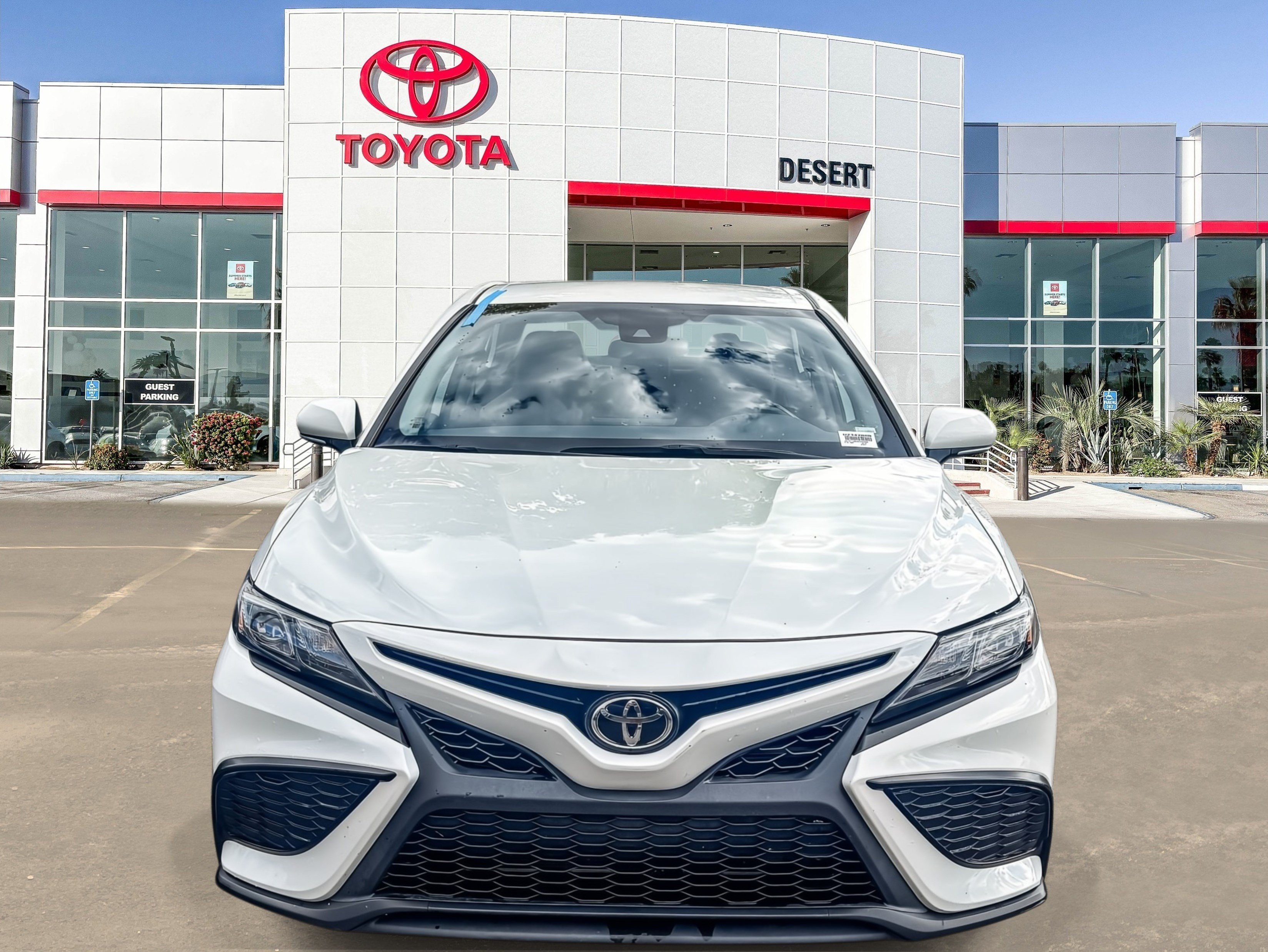 Used 2024 Ice Cap Toyota SE image 1