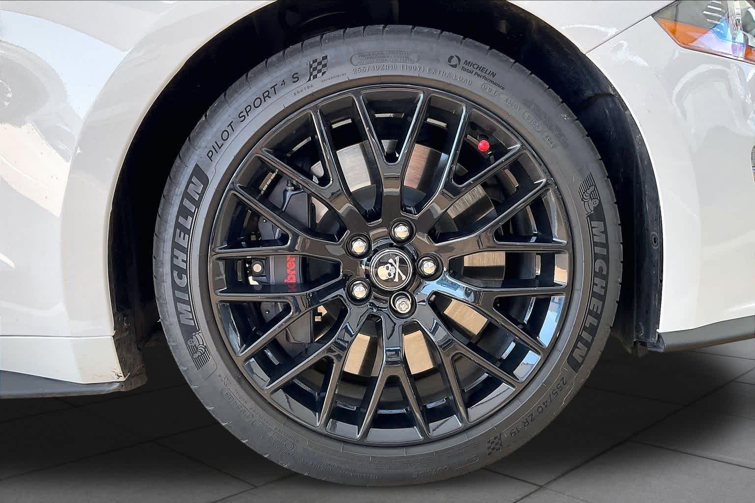 Used 2020 Oxford White Ford GT Premium image 12