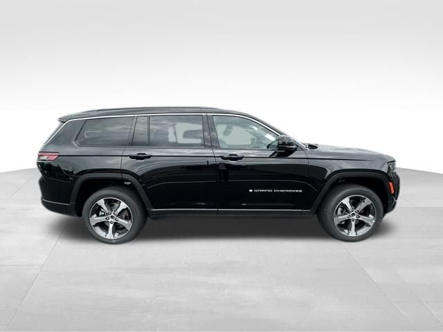New 2026 Diamond Black Crystal Pearl-Coat Exterior Paint Jeep Limited image 8