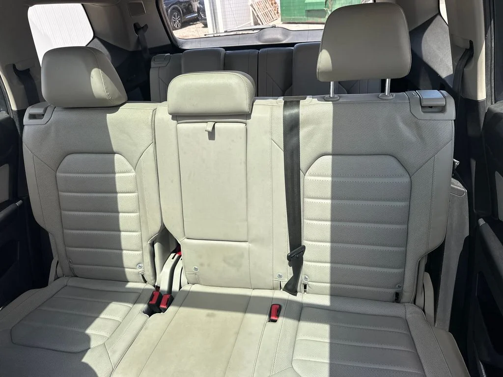 Used 2019  Volkswagen SEL Premium image 47