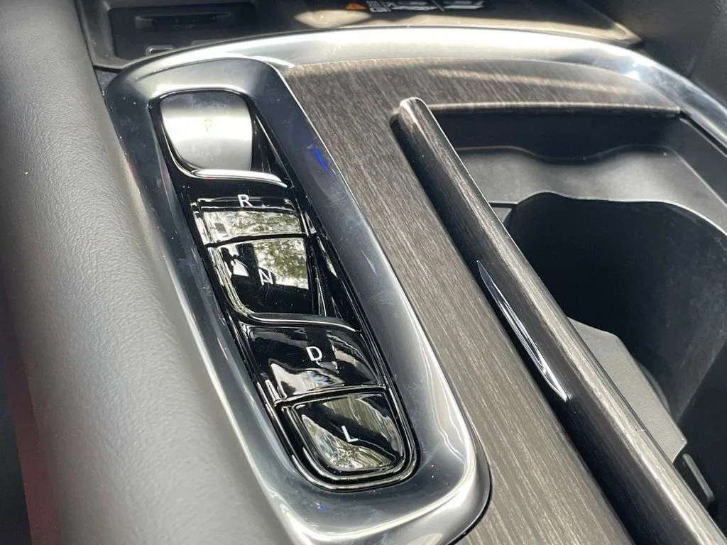 Used 2022 Blue Buick Avenir image 25