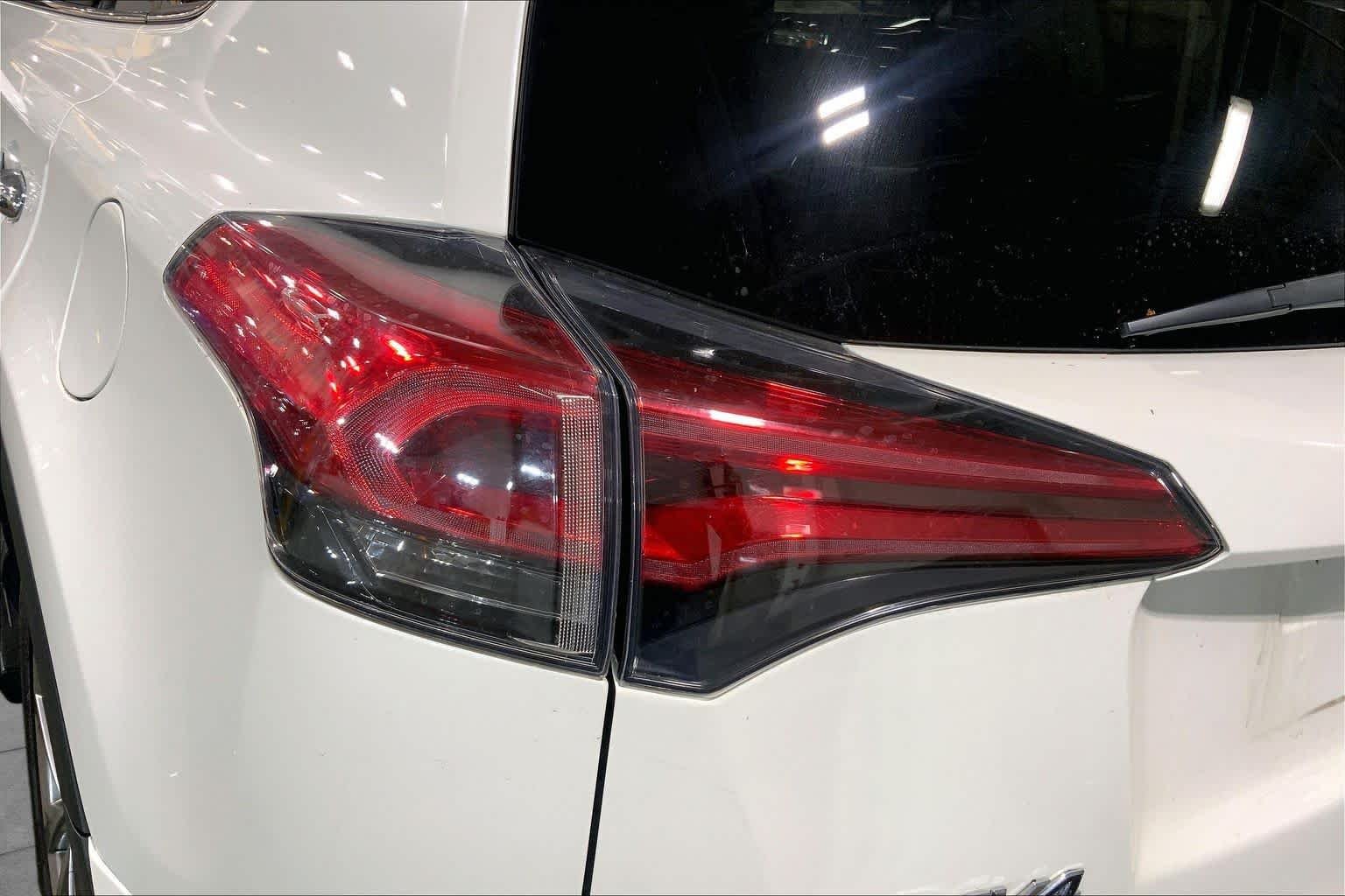 Used 2017 Blizzard Pearl Toyota Limited image 29
