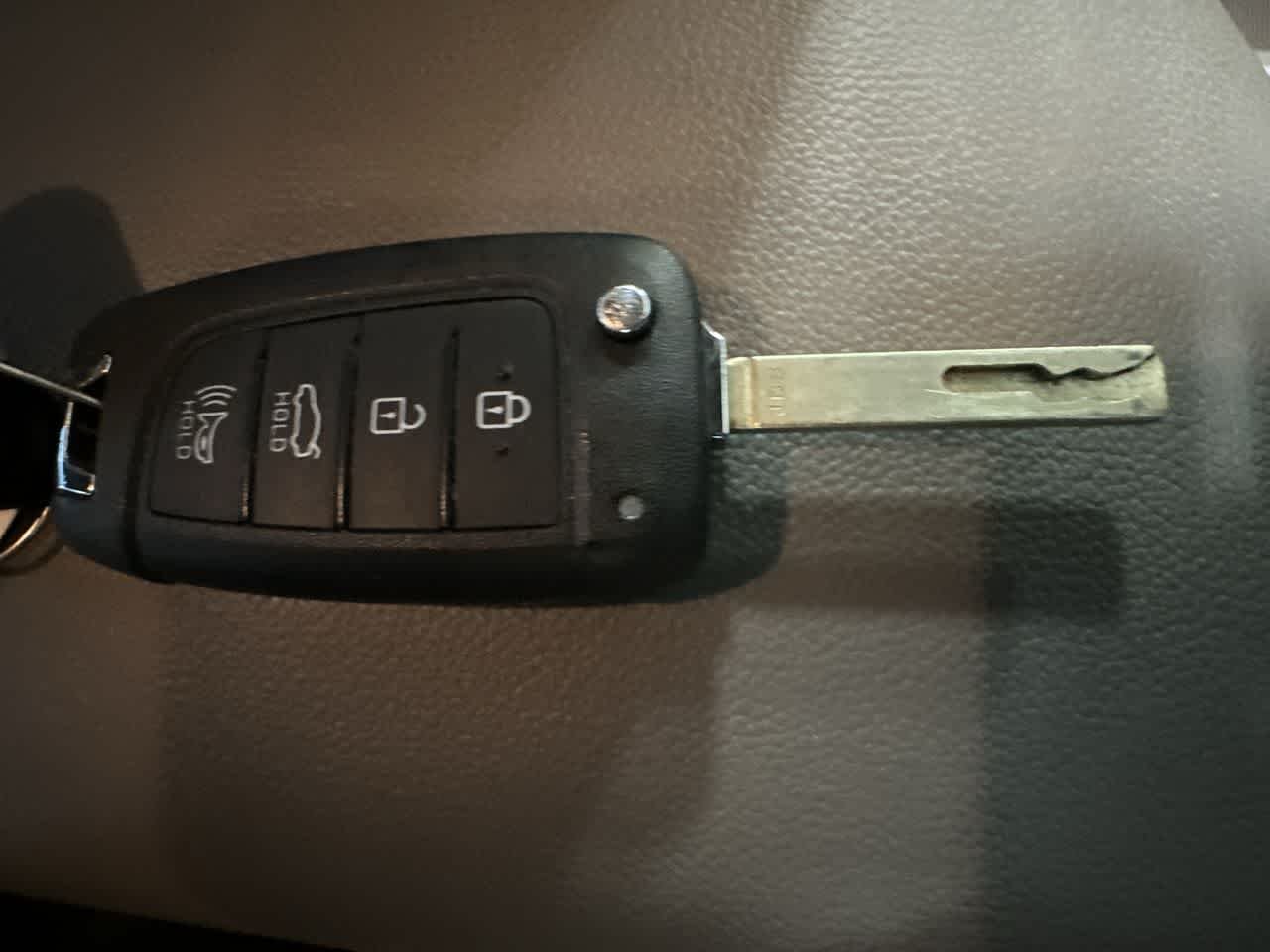 2025 Hyundai Elantra SE - Photo 28