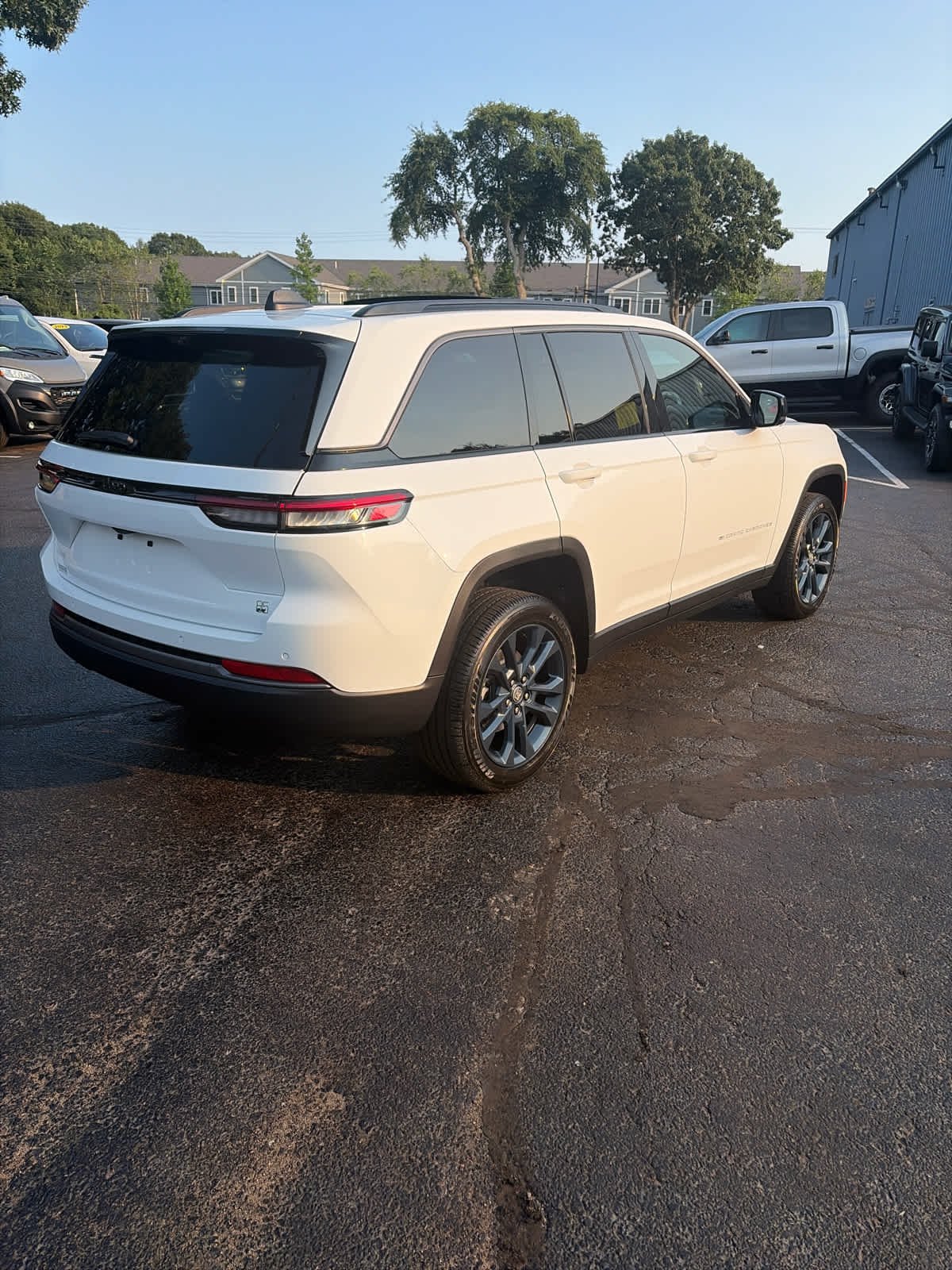 New 2026 Bright White Clear-Coat Exterior Paint Jeep 85th Anniversary Edition image 5