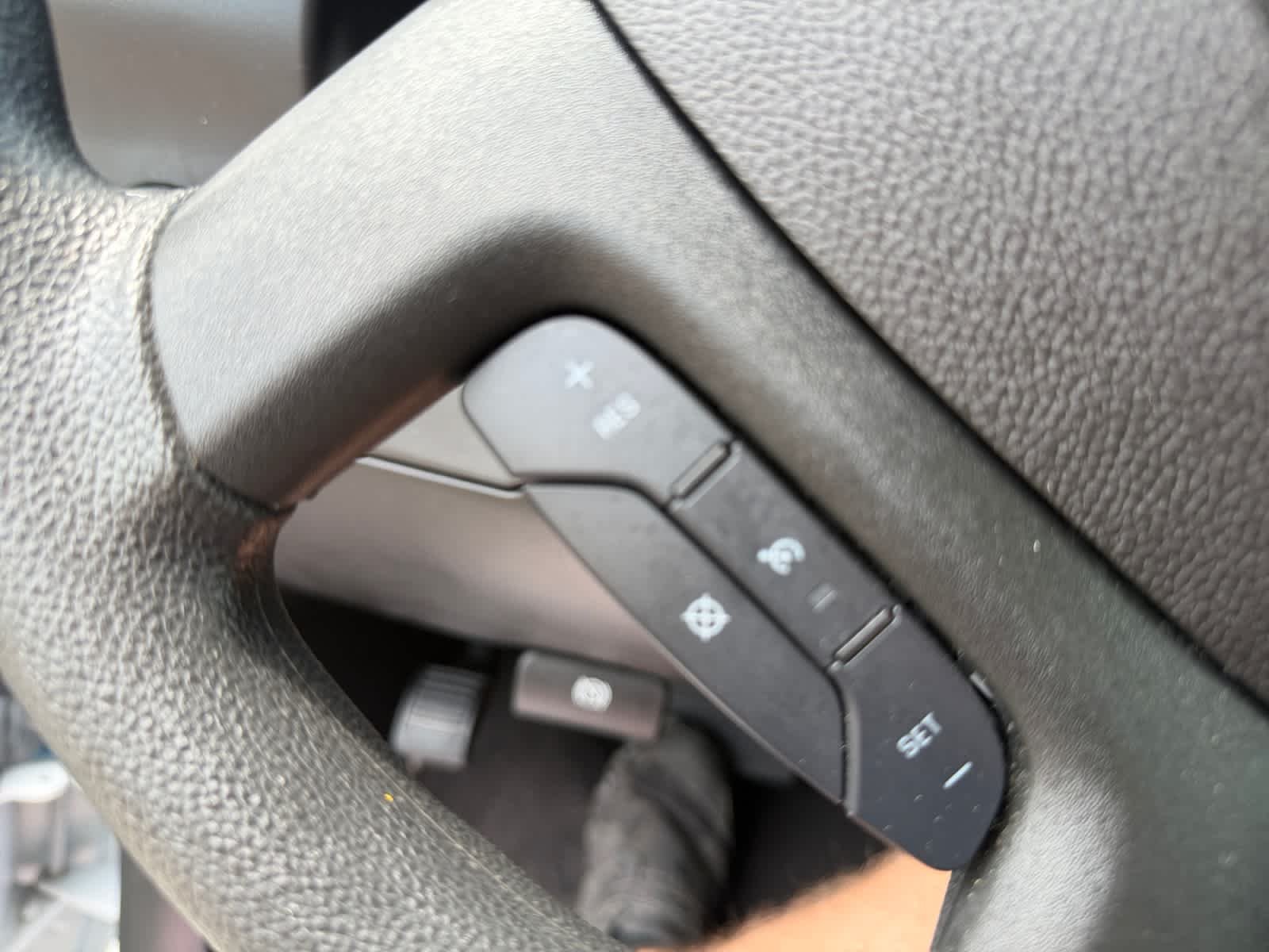 Used 2025 Summit White Chevrolet LT image 28