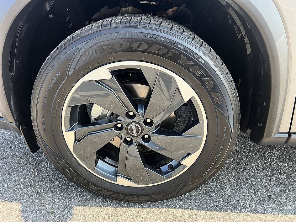 Certified Used 2025 Gun Metallic Nissan SV image 9