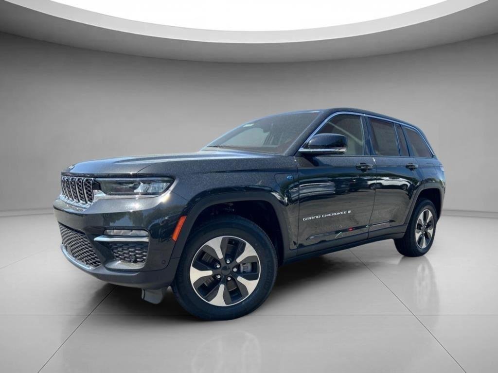 Used 2024 Rocky Mountain Pearlcoat Jeep  image 1