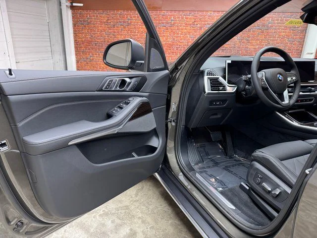 Used 2026 Green BMW xDrive40i image 9