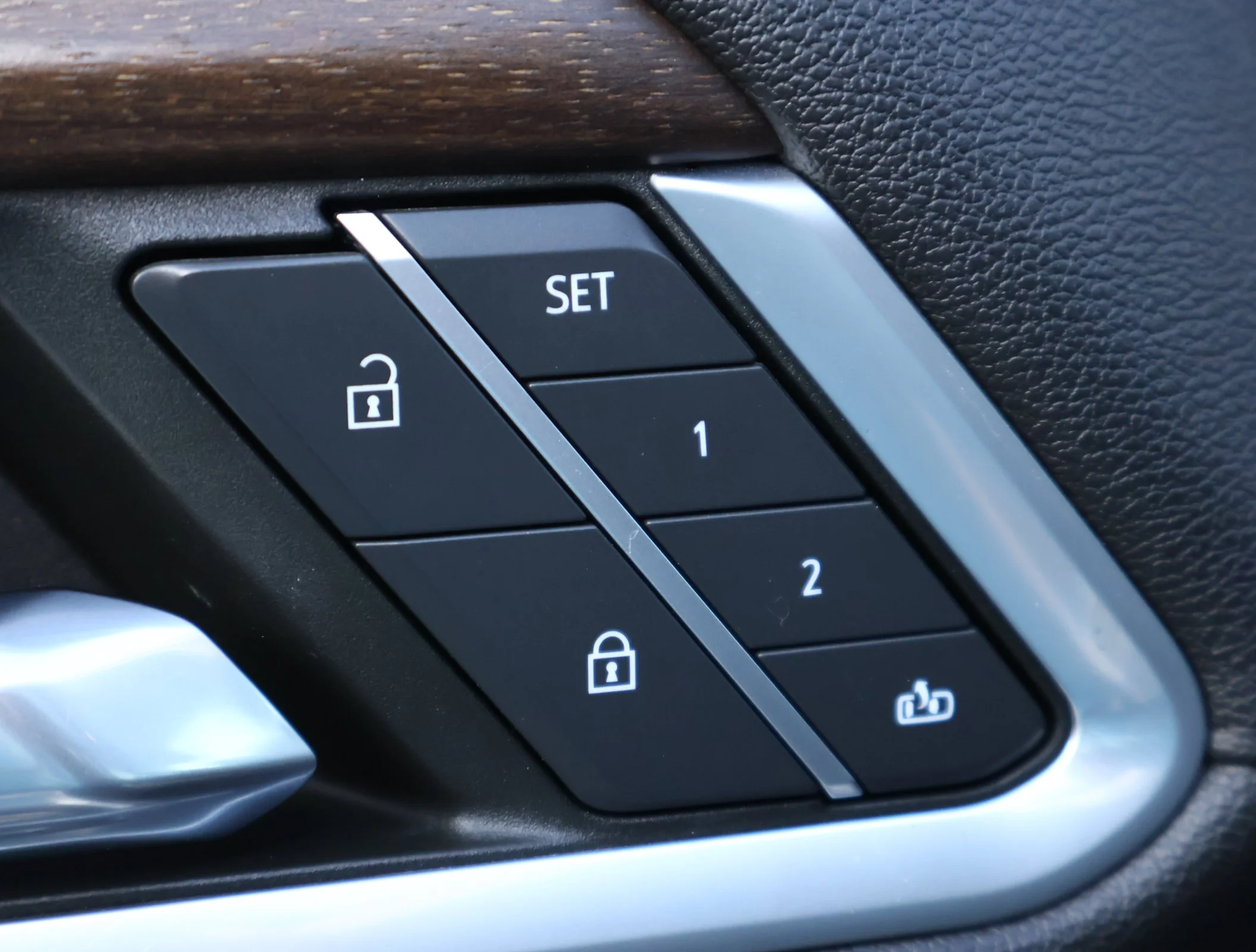 Used 2022 Iridescent Pearl Tricoat Chevrolet High Country image 9