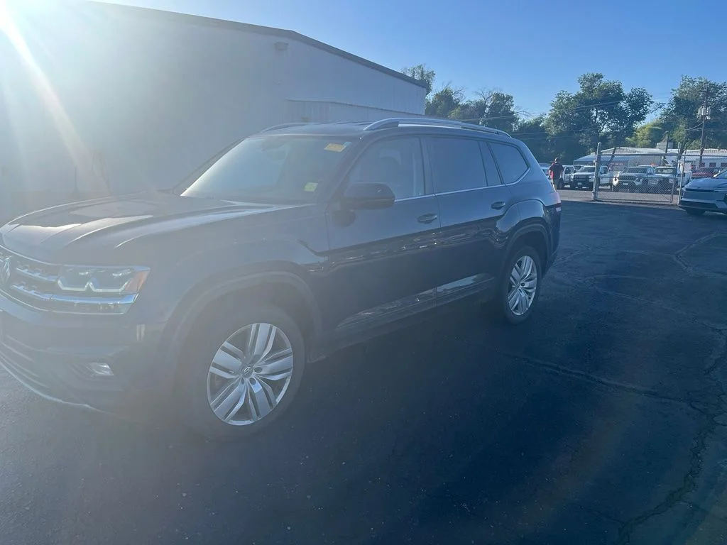 Used 2019 Blue Volkswagen 3.6L V6 SE image 2