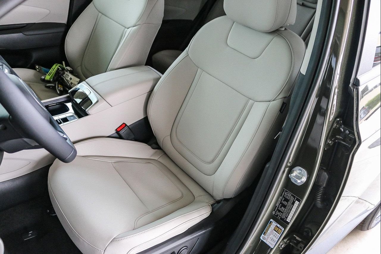 New 2026 Green Hyundai SEL Premium image 23