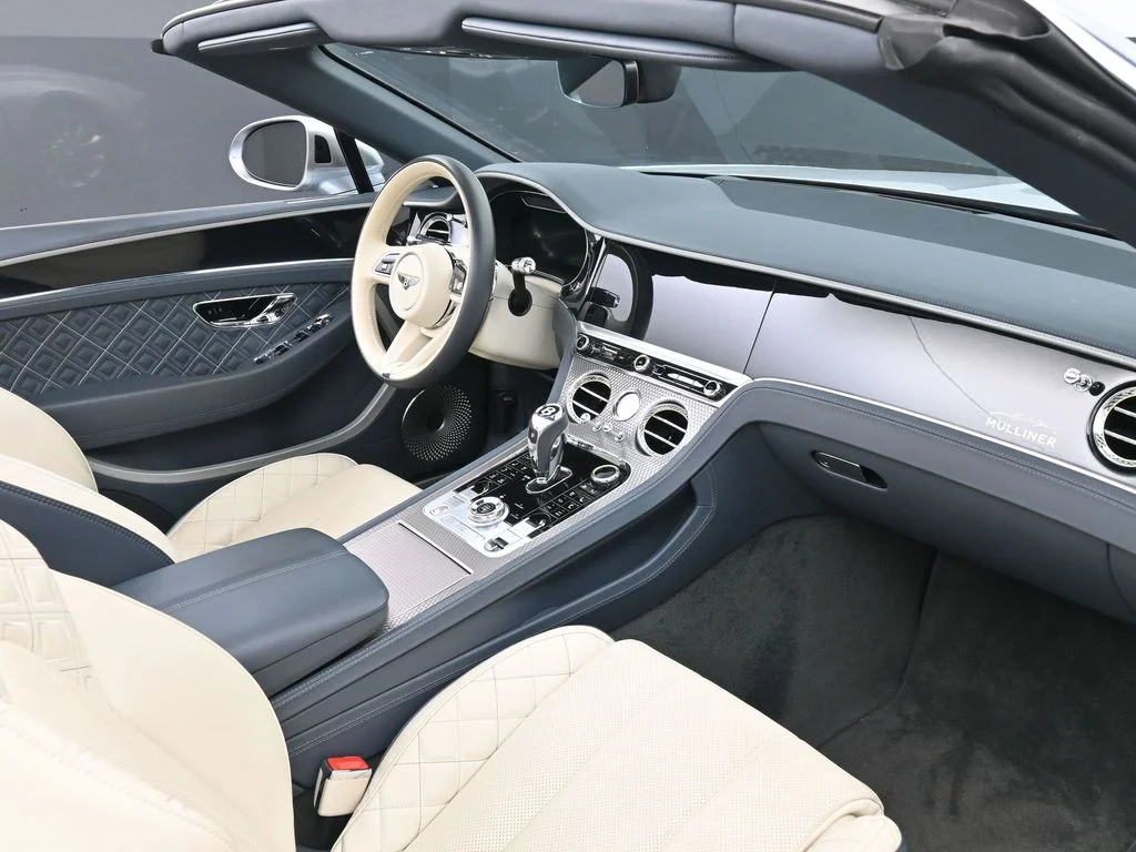 Certified Used 2022  Bentley V8 image 2