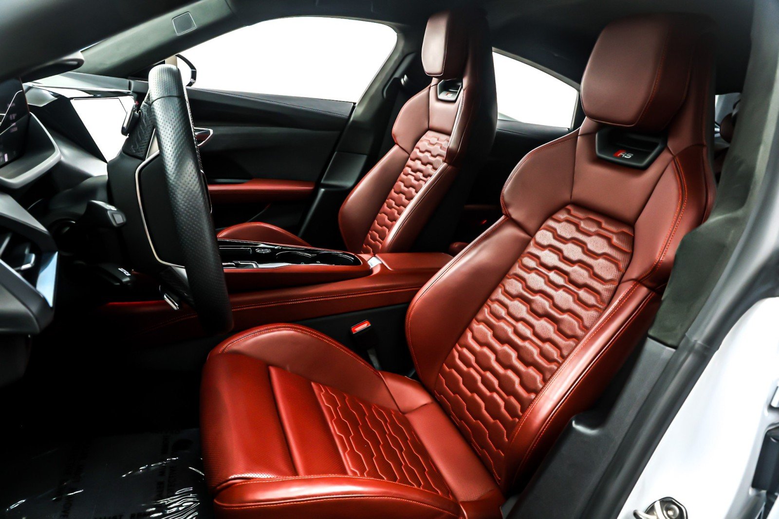 2024 Audi e-tron GT Prestige - Photo 18