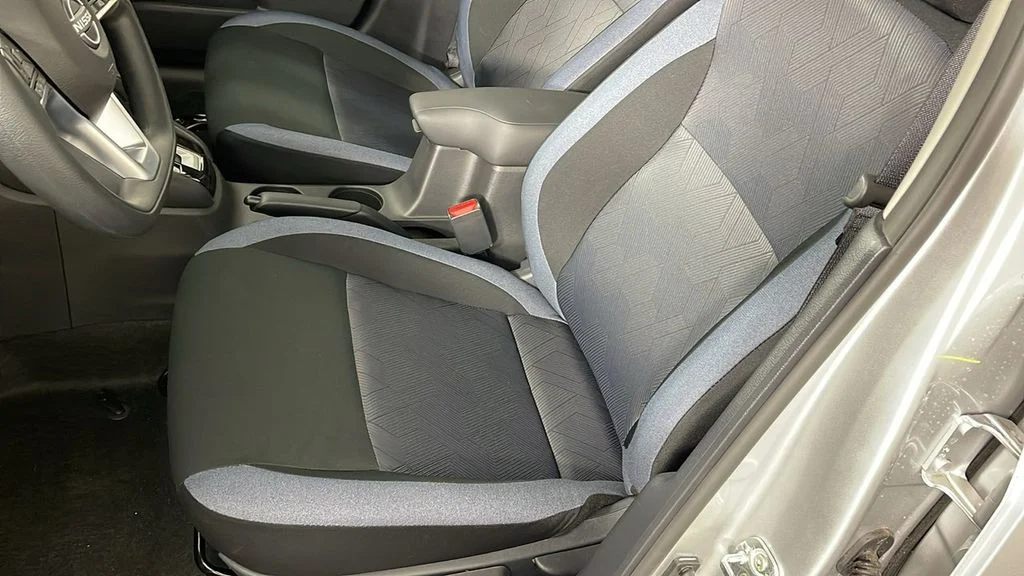 Used 2025 Silver Nissan 1.6 SV image 12