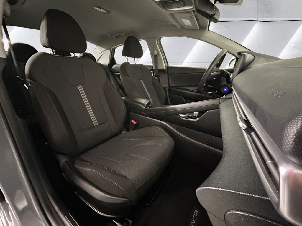 Used 2022 Gray Hyundai SE image 14