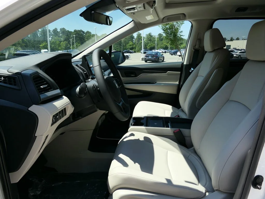 New 2026 Platinum White Pearl Honda EX-L image 13
