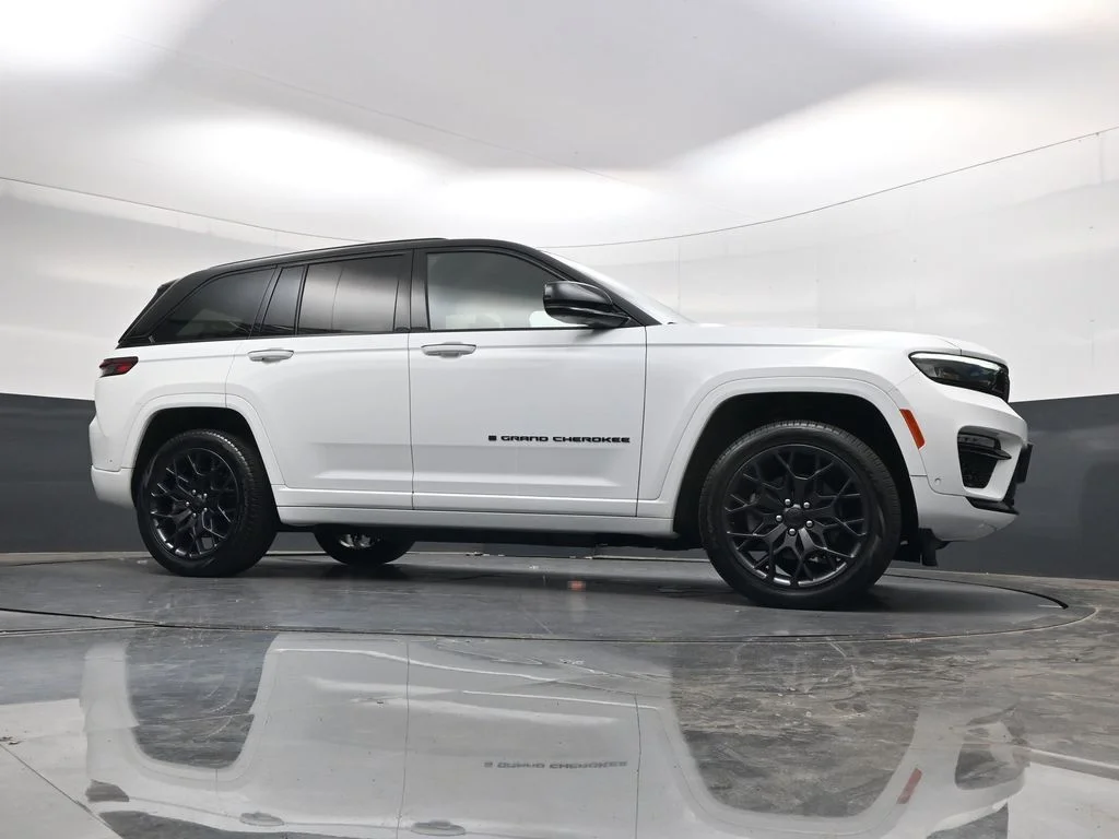 Used 2023 White Jeep Summit Reserve 4xe image 44
