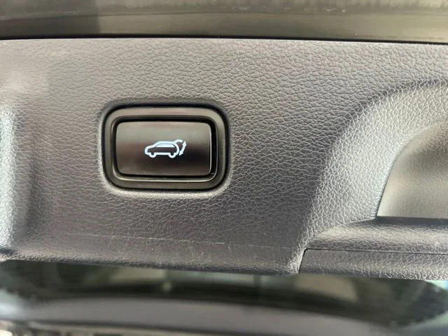 Used 2021 Black Hyundai Limited image 9