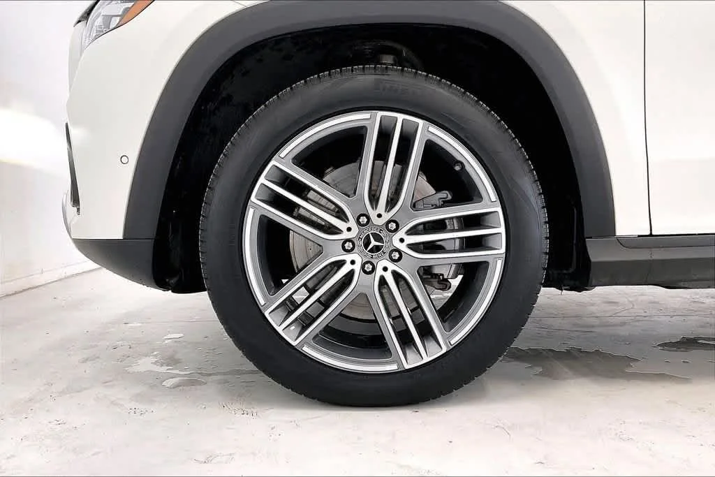 Certified Used 2026 Polar White Mercedes-Benz GLS 450 image 10