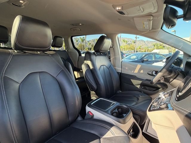 Used 2024 Black Chrysler Select image 30
