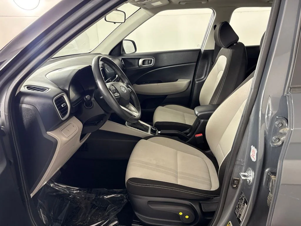 Used 2025 Gray Hyundai SEL image 28