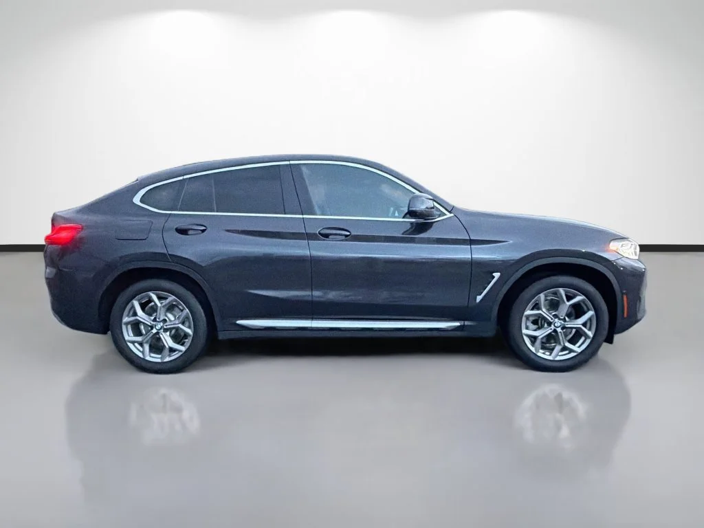 Used 2025 Gray BMW xDrive30i image 2