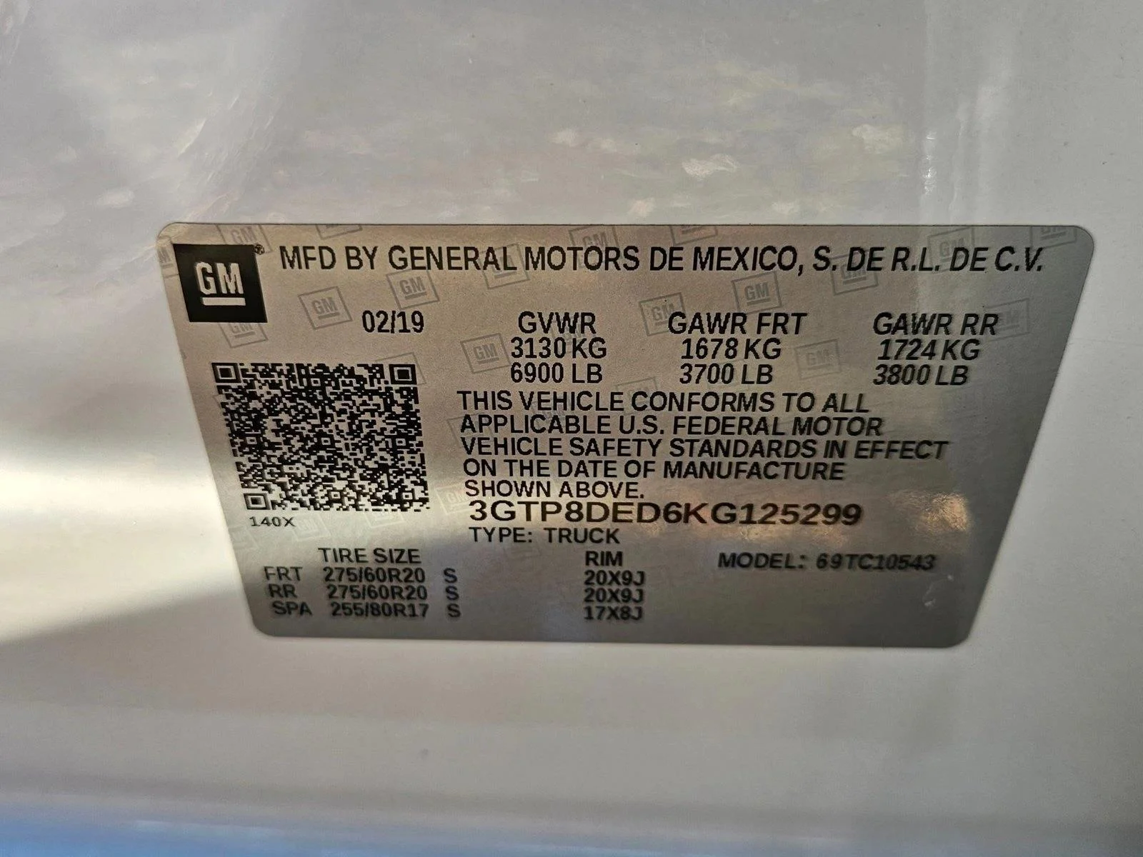 Used 2019 White Frost Tricoat GMC SLT image 26