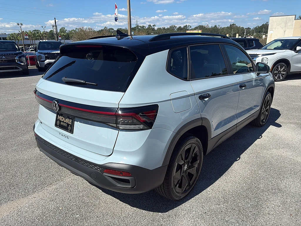 New 2027 Monument Gray w/ Deep Black Roof Volkswagen SE Black FWD image 3