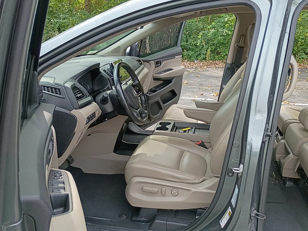 Certified Used 2019 GRAY Honda EX-L w/Navi w/RES image 11