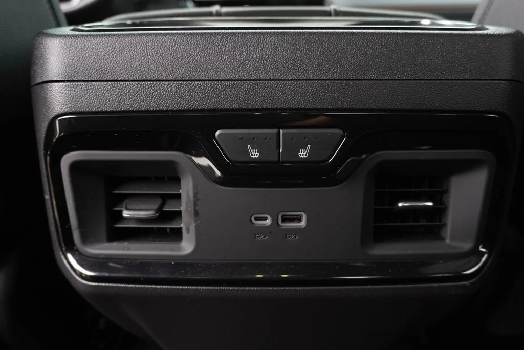 Used 2025 White GMC AT4 image 33