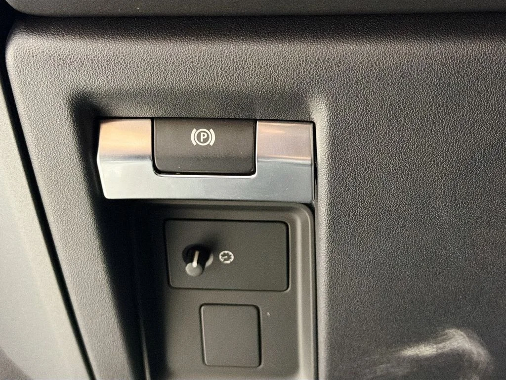 Used 2026 Tasman Blue Metallic Land Rover S image 10