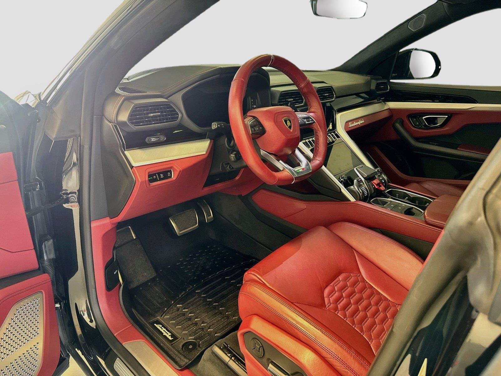 Used 2020 Nero Helene Metallic Lamborghini Base image 12