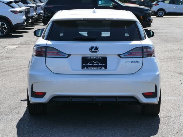 Used 2015  Lexus Hybrid image 5