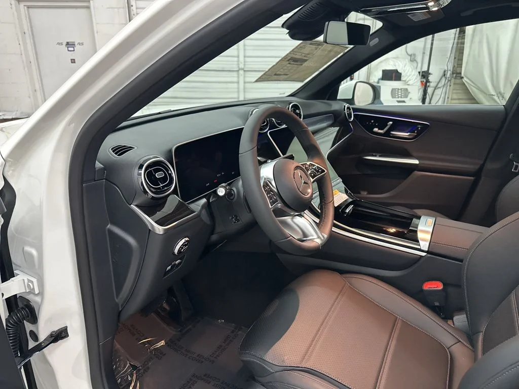 Used 2026 White Mercedes-Benz GLC 300 image 9