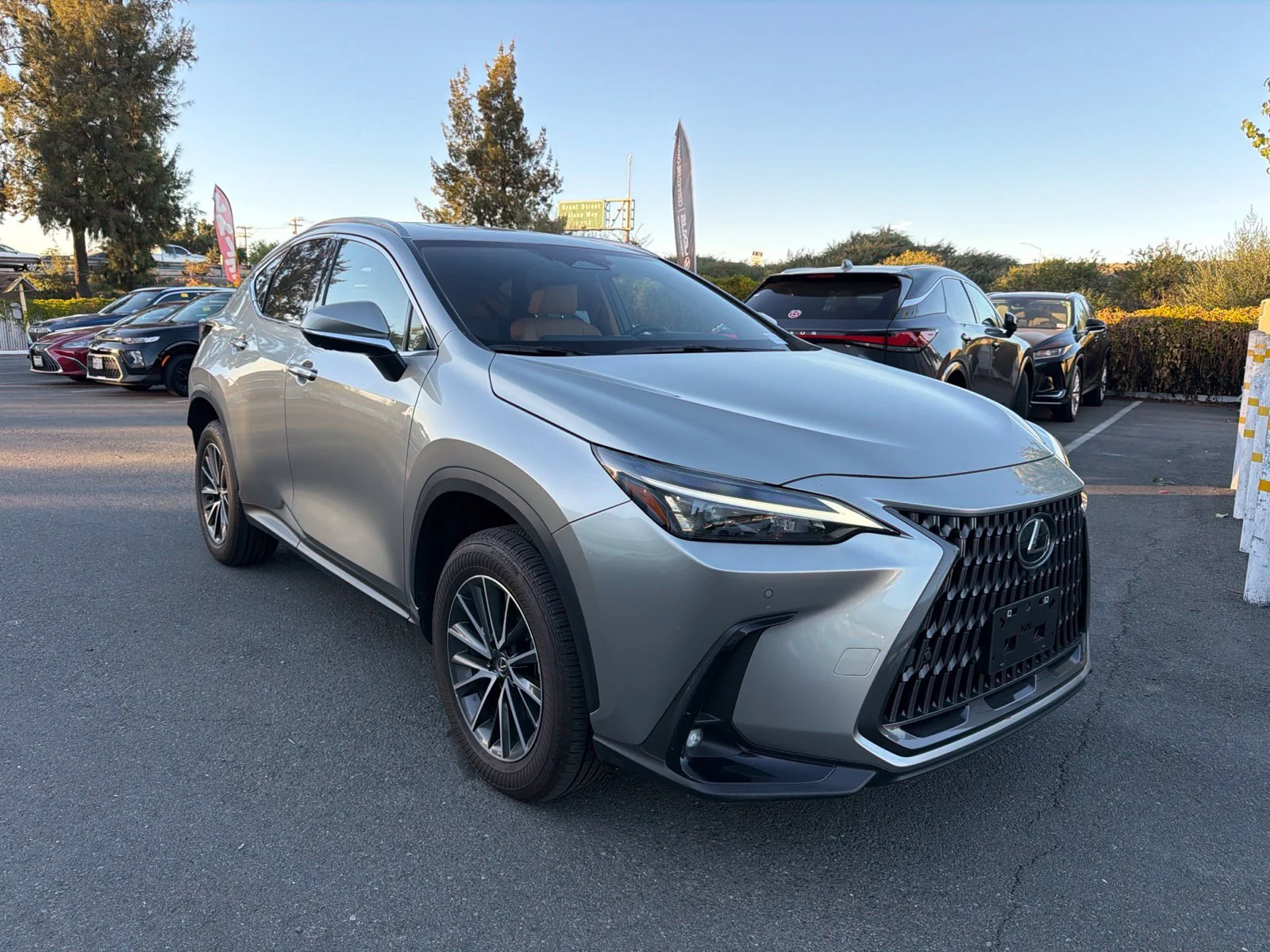 Used 2025 Atomic Silver Lexus 350h Premium image 2