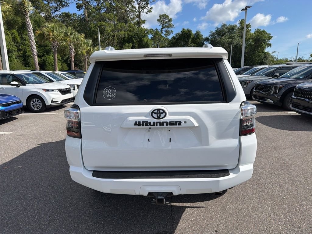 Used 2016 White Toyota SR5 image 5