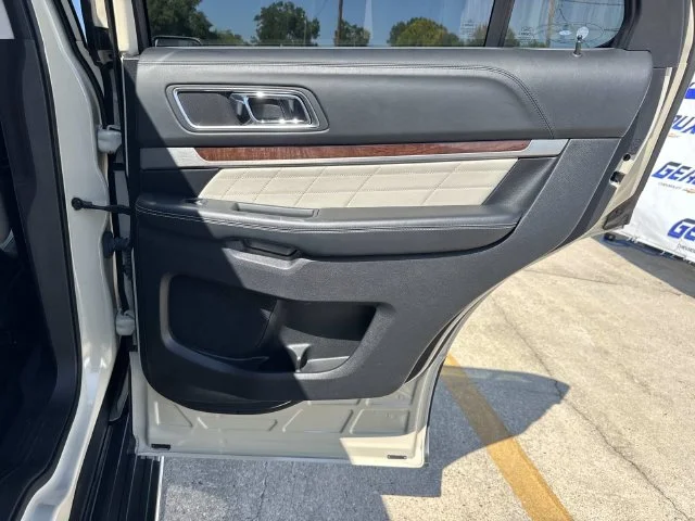 Used 2018 Silver Ford Platinum image 25