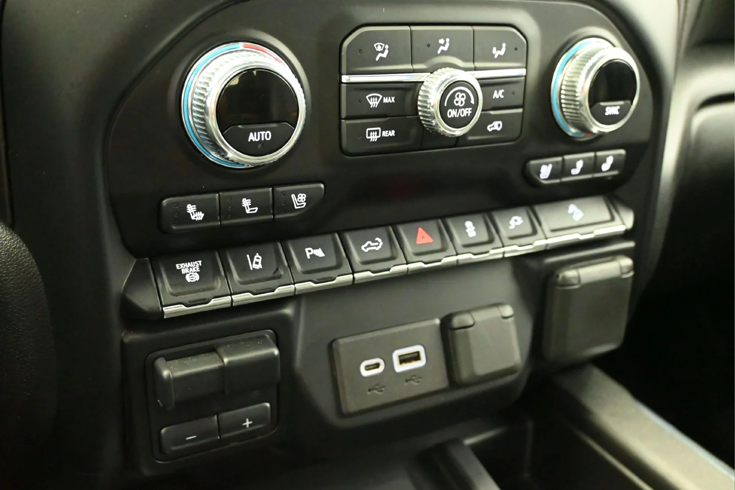 Used 2020 Black GMC AT4 image 19