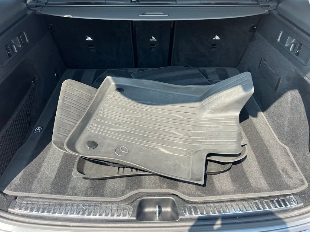 Certified Used 2023  Mercedes-Benz GLC 300 image 40
