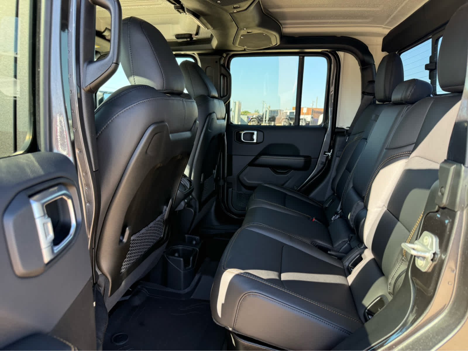 New 2026 Granite Crystal Metallic Clearcoat Jeep Texas Trail image 12