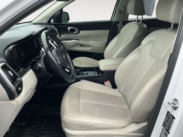 Used 2021 White Kia S image 9