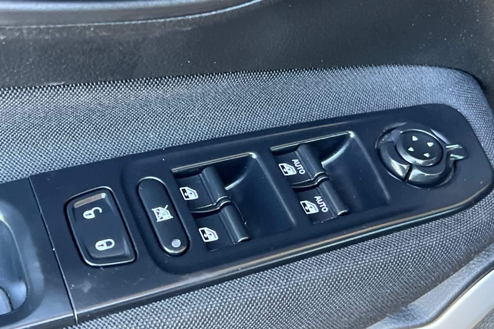 Used 2018 Solar Yellow Jeep Latitude image 13