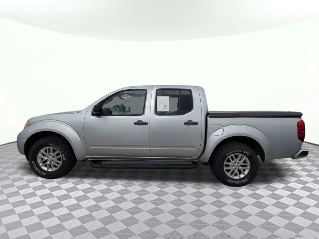 Used 2016 Silver Nissan SV image 6