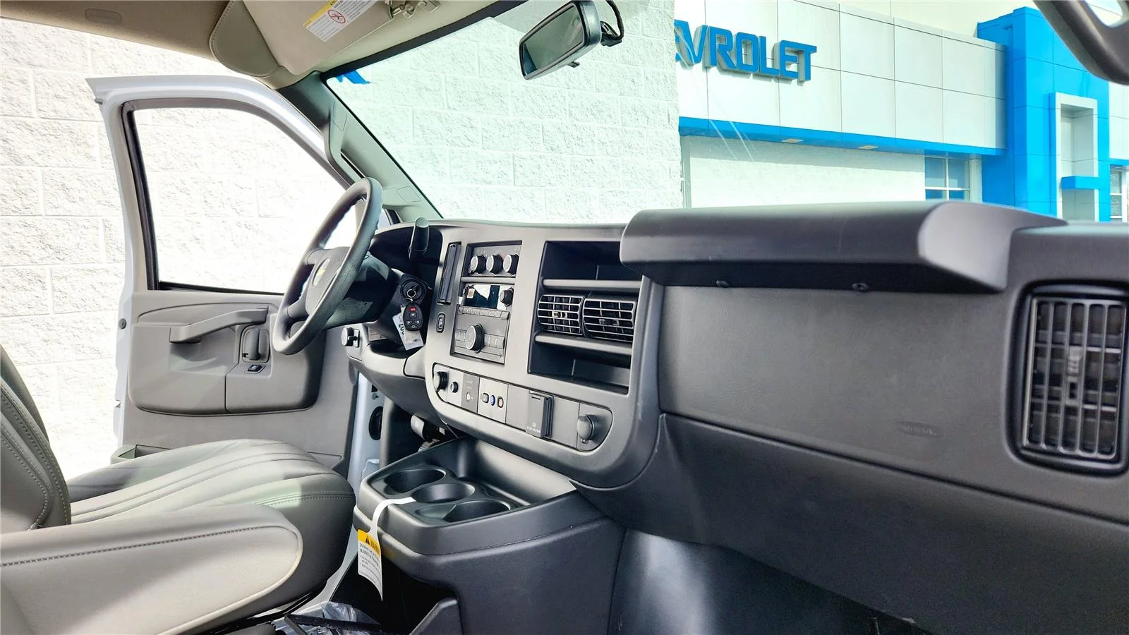 2025 Chevrolet Express Cargo Work Van - Photo 29