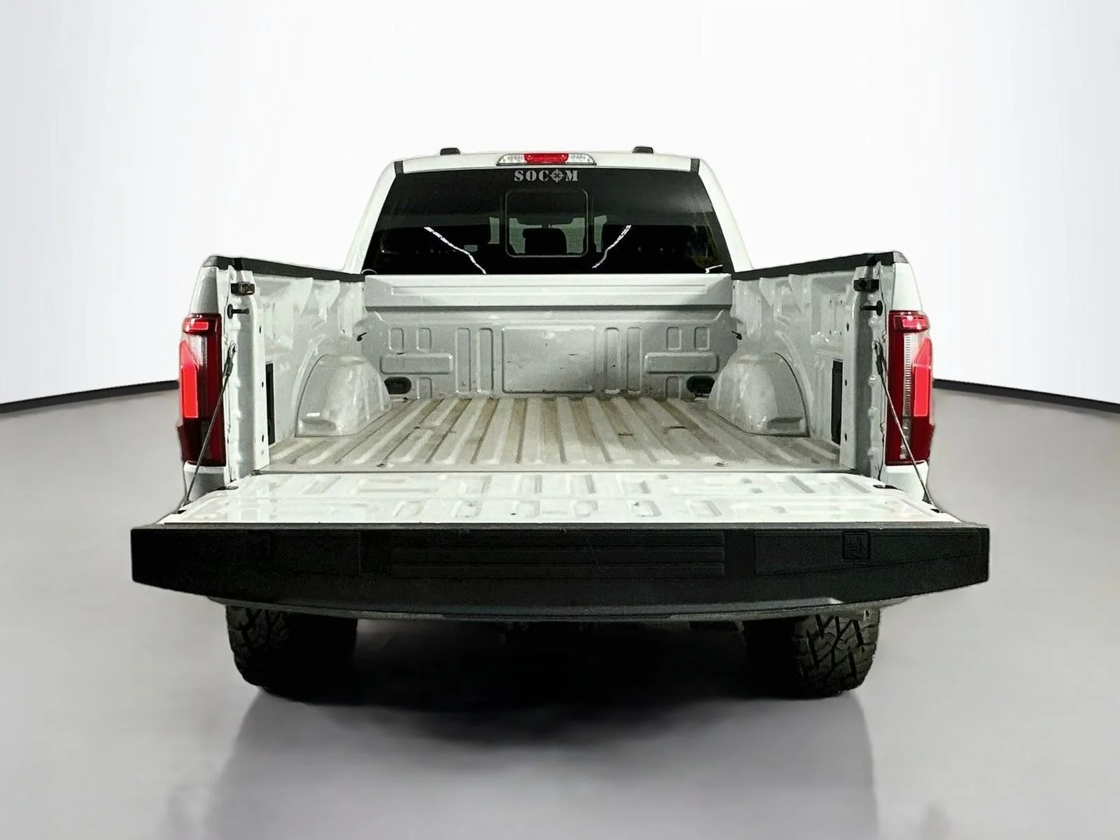 Used 2024 White Ford LARIAT image 28